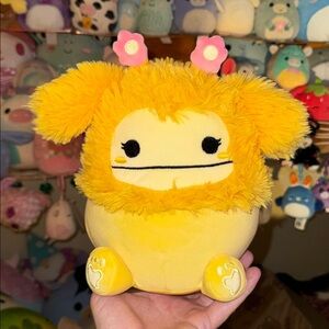 Nomi the yellow Bigfoot squishmallow with flower antlers NWT hard to find